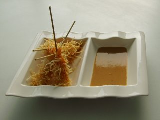 Tempura de langostinos con fideos de arroz