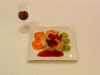 Crujiente de pasta filo con ensalada de frutas y coulis de frambuesa