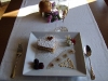 Milhojas relleno de mousse de cacahuete, confitura de violetas, frutos silvestres y cacahuetes caramelizados (San Valentín 2011)
