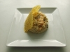Rissoto con colas de gambas, almejas y teja de queso parmesano